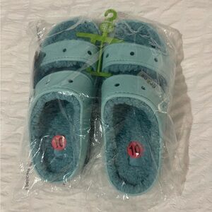 Unopened Women’s Size 10 Crocs Classic Cozy Sandals